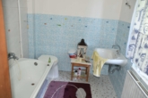 VERKAUFT !!! Sonnige Südhang-Alleinlage mit herrlichem Weitblick, vielseitig nutzbar - Badezimmer