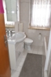 VERKAUFT !!! Solides Zweifamilienhaus in gepflegtem Zustand - Badezimmer EG