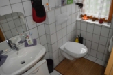 VERKAUFT!!! Einfamilienhaus mit Einliegerwohnung und Appartement in ruhiger Ortsrandlage - Gäste WC